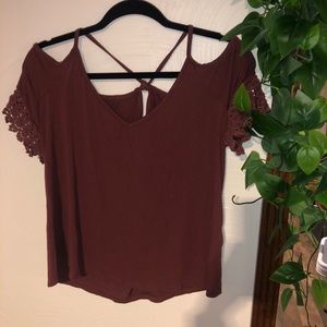 Cold shoulder tee